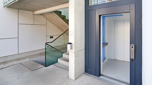 Anwendungsbeispiel für einen VITMAX® Homelift im Innenbereich